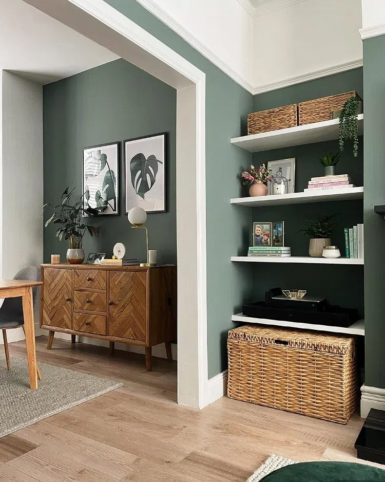 Интерьер с зелеными стенами Ambleside Little greene