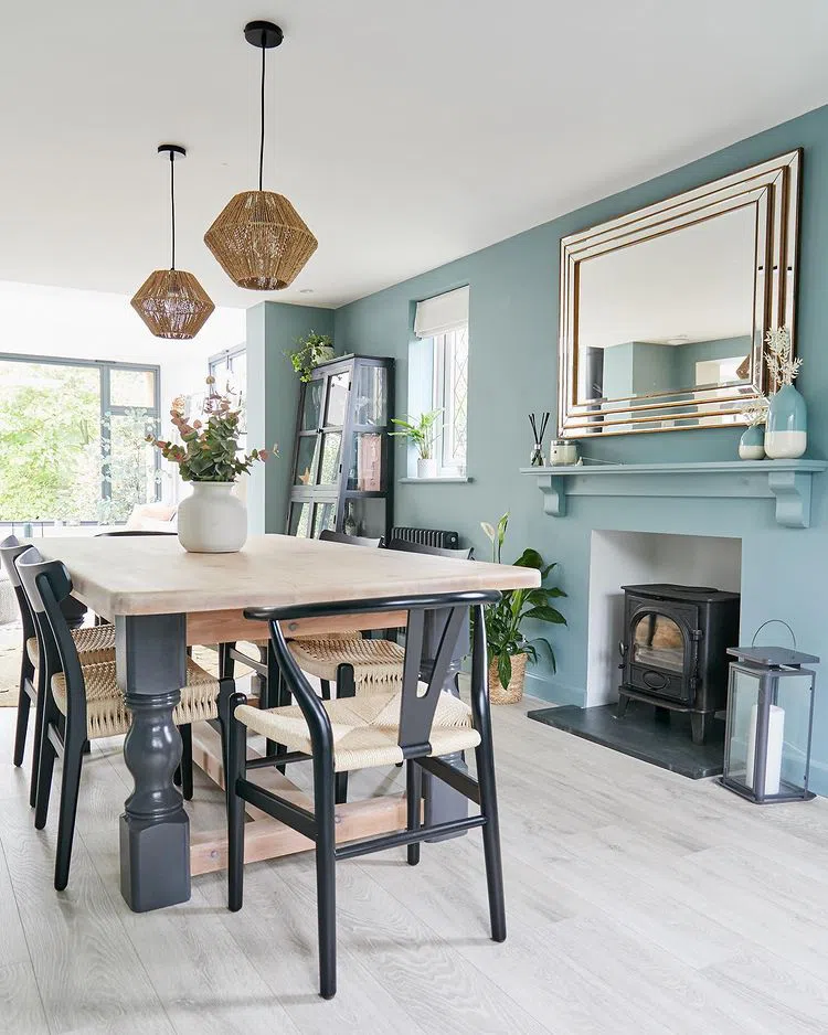 Темно-бирюзовый в интерьере с краской Farrow and Ball Oval Room Blue